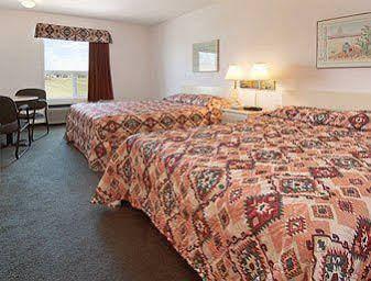 ซูเปอร์ 8 บาย วินด์แฮม เมดโดว์ เลค Hotel Meadow Lake ภายนอก รูปภาพ