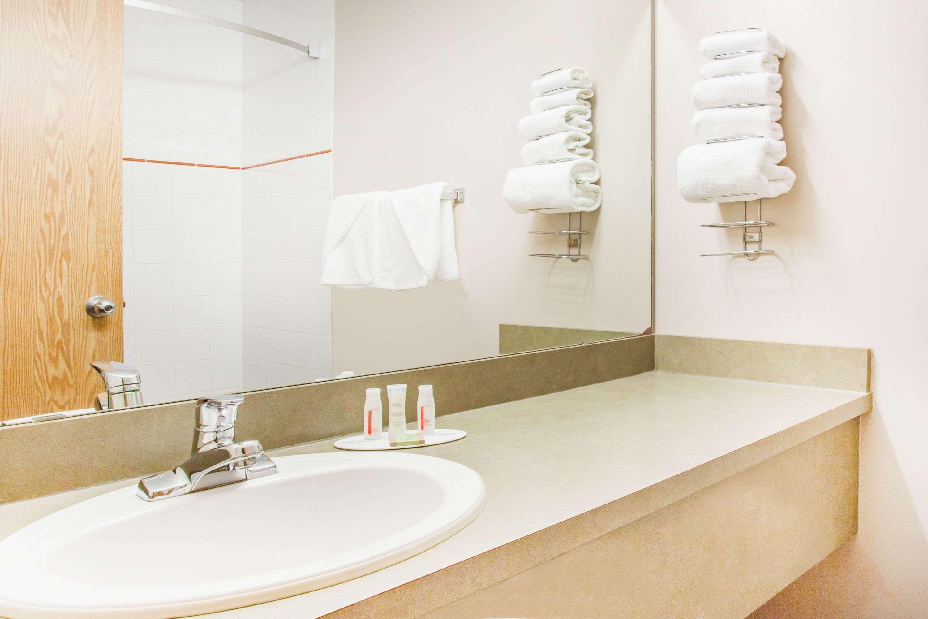 ซูเปอร์ 8 บาย วินด์แฮม เมดโดว์ เลค Hotel Meadow Lake ภายนอก รูปภาพ