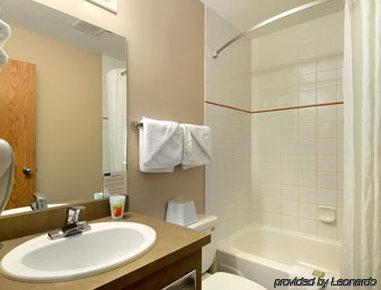 ซูเปอร์ 8 บาย วินด์แฮม เมดโดว์ เลค Hotel Meadow Lake ภายนอก รูปภาพ
