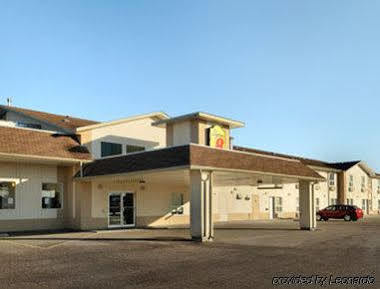 ซูเปอร์ 8 บาย วินด์แฮม เมดโดว์ เลค Hotel Meadow Lake ภายนอก รูปภาพ